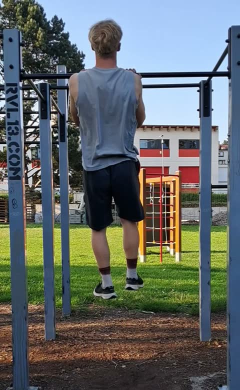 Podhmat shyby (chin-ups)